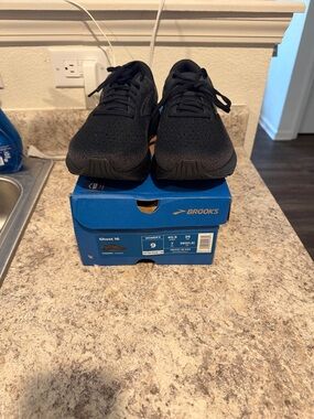 Brooks Black Women's Running Sneakers - All-Black Design